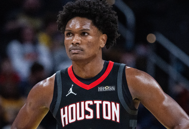 我就不信阿门三分练不出来，卡斯尔都能练出来

阿门要是有投射就真能打持球核心了