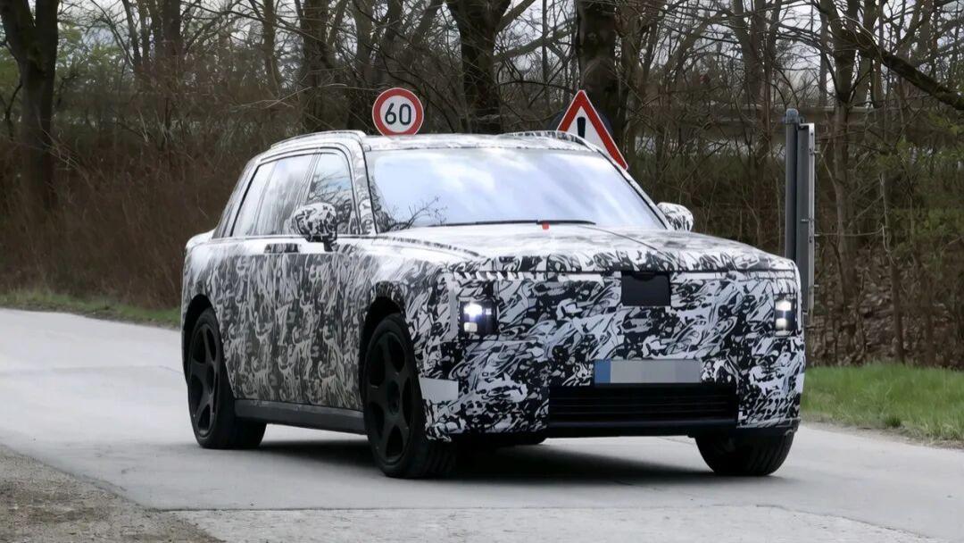 劳斯莱斯新款电动SUV将复活分体式引擎盖设计