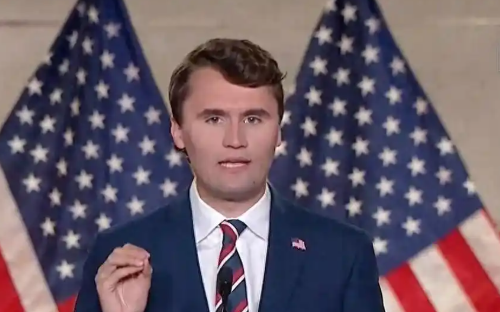 当特朗普的狗腿子有多危险？特朗普头号小弟被人枪杀，连FBI都找不到凶手…