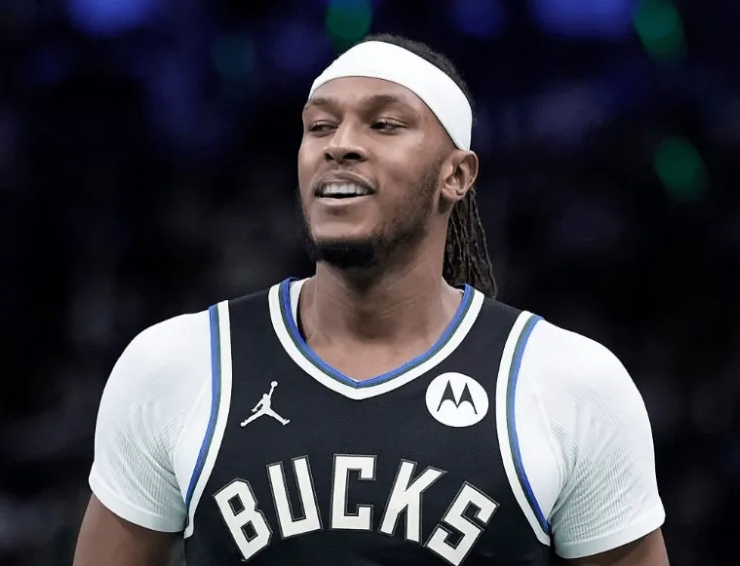 NBA常规赛，雄鹿104-108不敌掘金。赛后，主帅里弗斯接受了采访。
下半场比