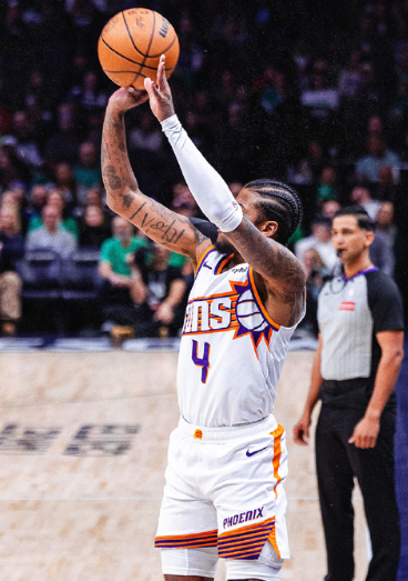 杰伦格林这样打很危险的。要是附加赛被淘汰进不了季后赛。杰伦格林休赛季百分百会被太