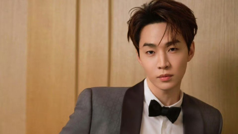 晚宴内场里的刘宪华：优雅与松弛感共舞的“矜贵王子”