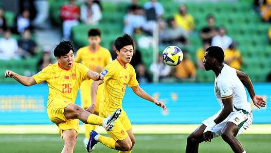 国足0-2喀麦隆，开场10分钟连丢2球，7名U23队员收获难得锻炼机会
