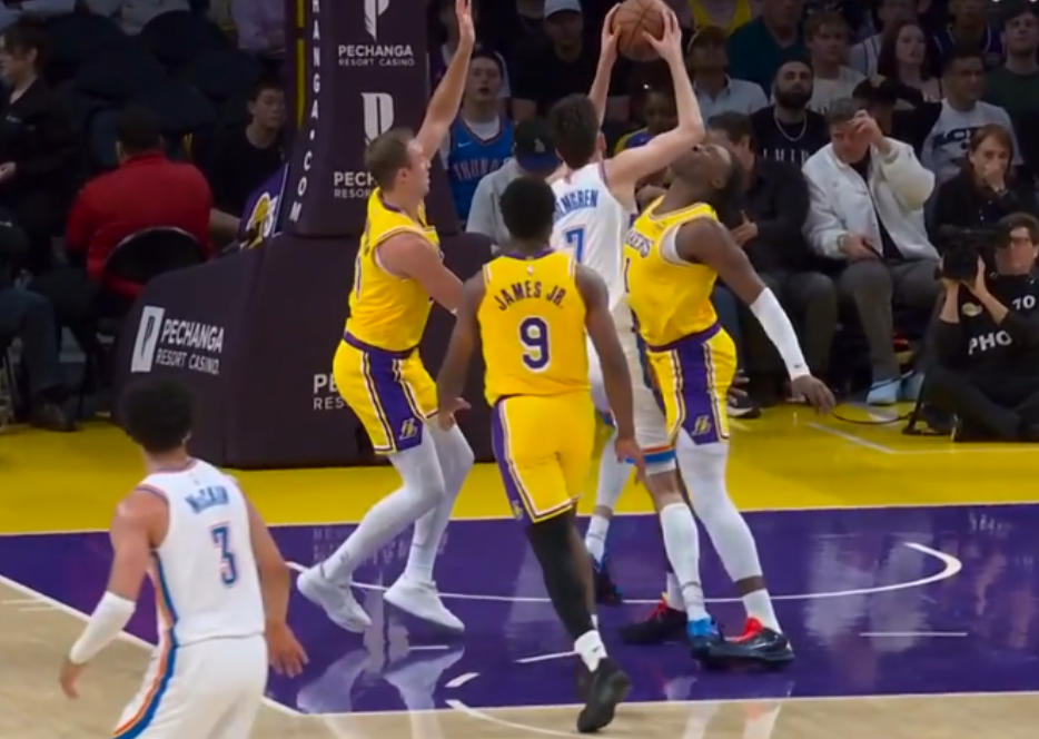 湖人别打了，这又伤了，打雷霆伤了3个了，没法玩了！
上场和雷霆打湖人伤了东契奇和