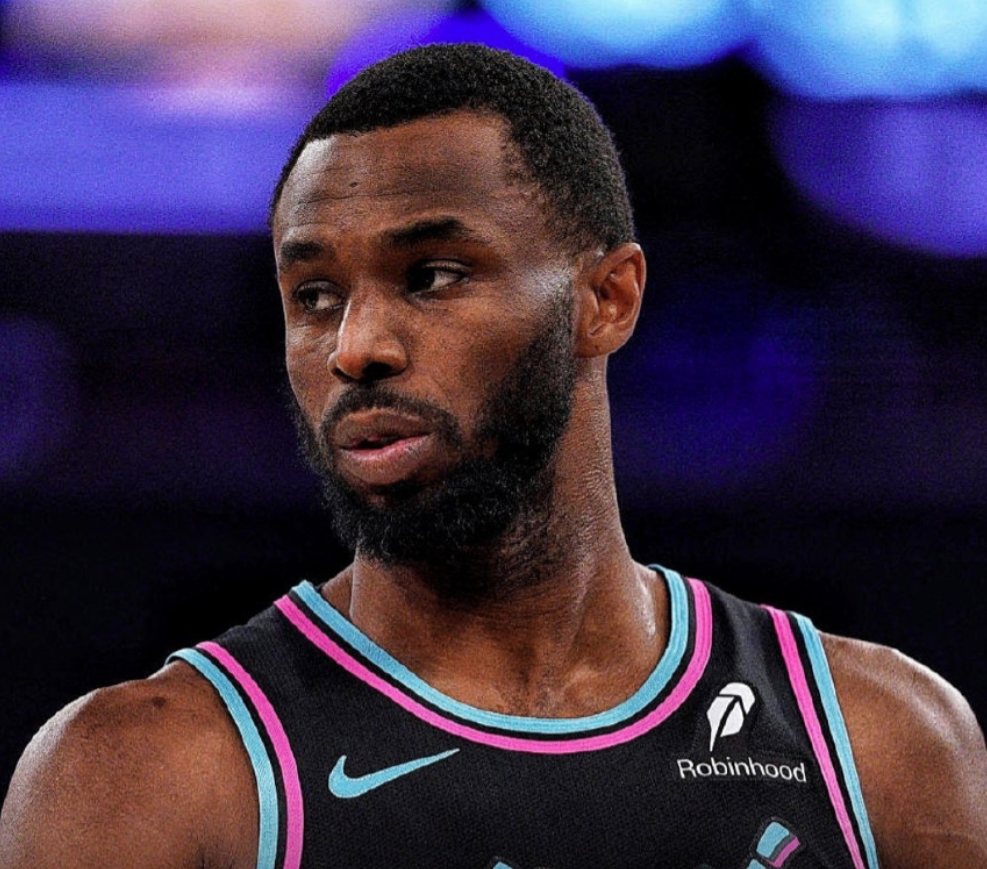 热火超级球星维金斯真是让人捉摸不透！在今天热火客场95-121惨败猛龙的比赛里，