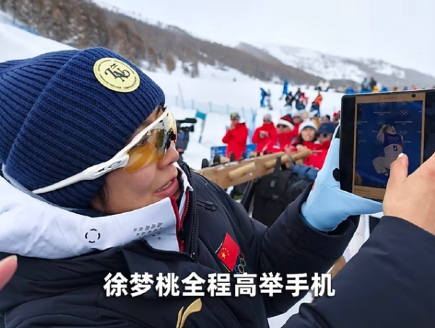 我的天啊！王心迪夺冠那一刻，徐梦桃在台下拍视频手都在抖吧！这对夫妻也太甜了，刚自