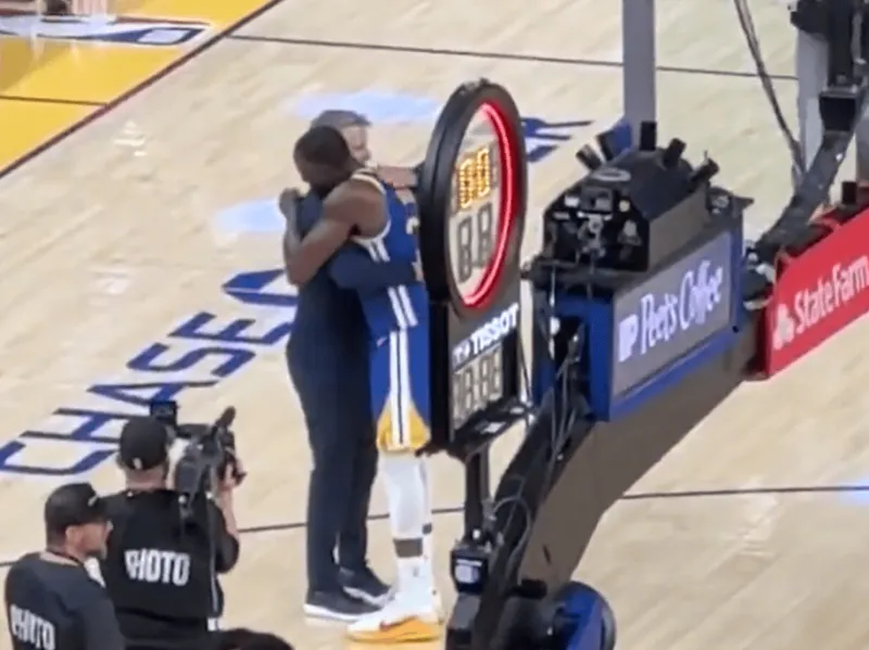 NBA常规赛勇士主场历经1个加时勇士以124-130不敌公牛。

湾区播客节目9