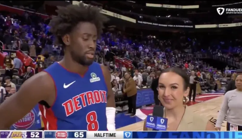 今日NBA常规赛，湖人对阵活塞的比赛。

半场比赛结束时，活塞65-52领先湖人