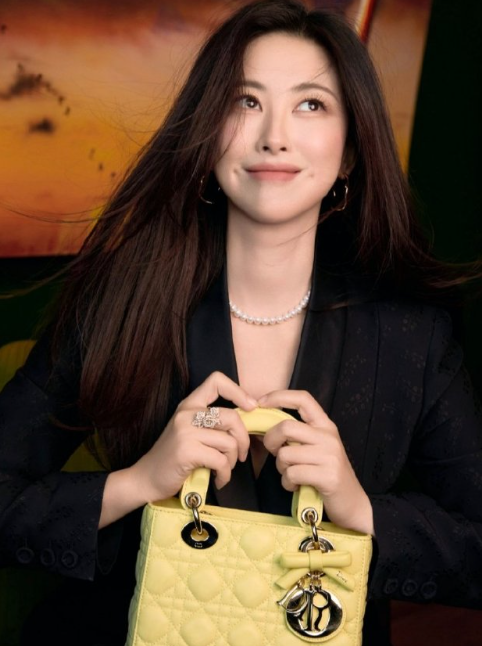 我以浪漫起笔，以爱续写你这漫长旅途