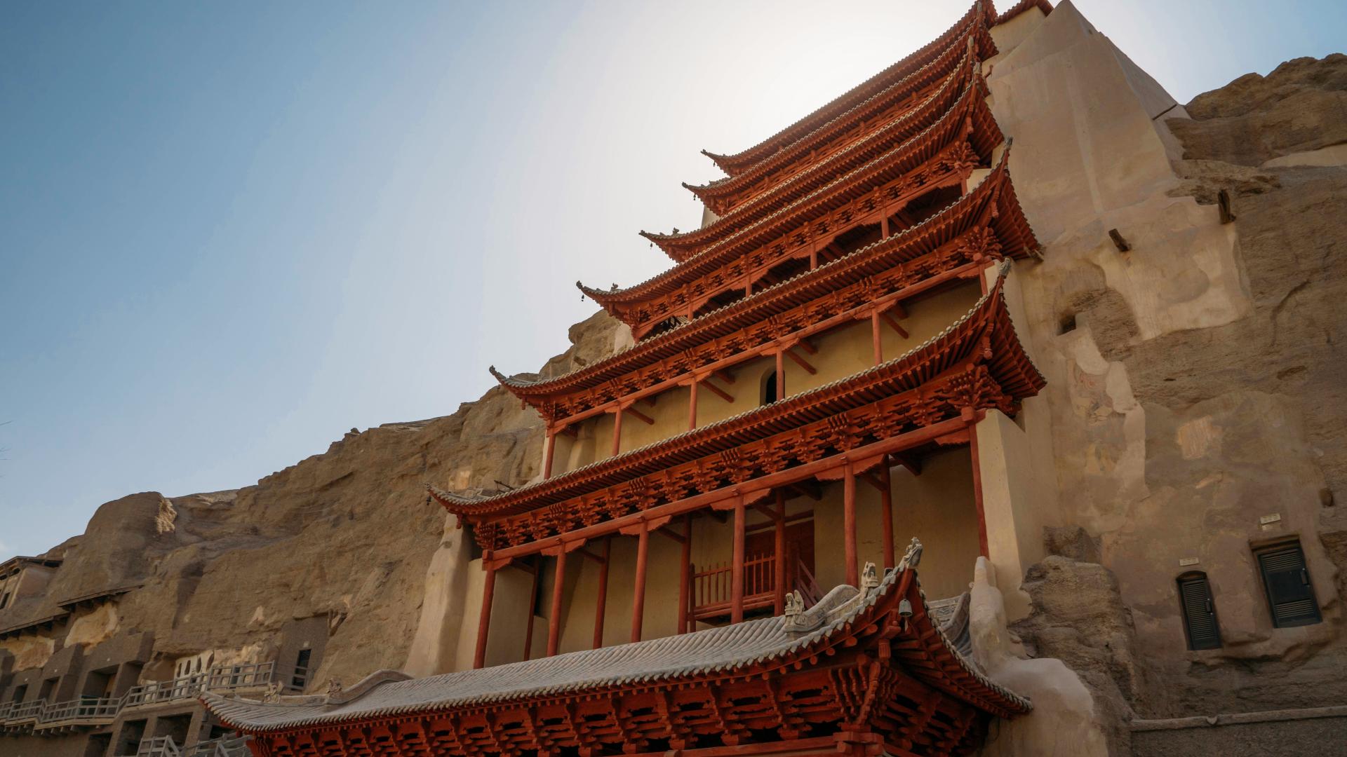 在网红景点与千年古道的夹缝中，我们如何找回旅行的灵魂？——从王志文的"旅游无意义论"谈起