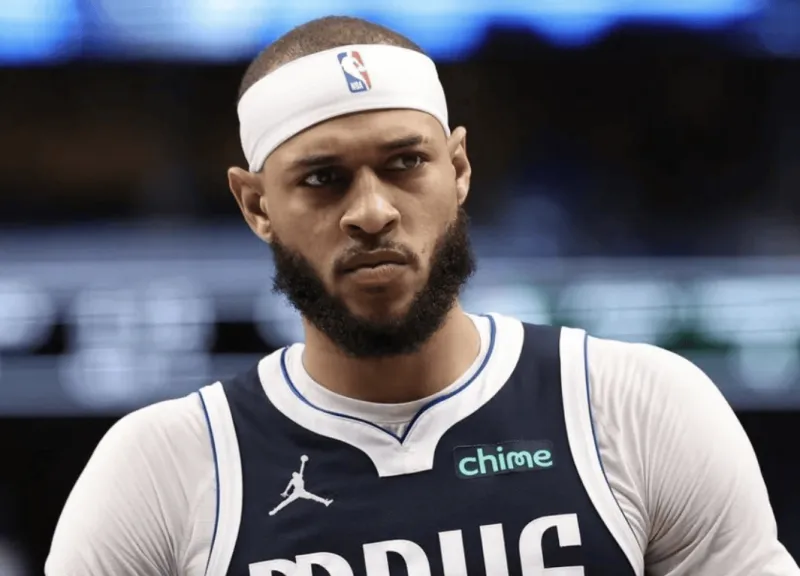 今日独行侠主场对阵湖人的比赛

据独行侠官方消息，丹尼尔-加福德因右肩伤势，将不