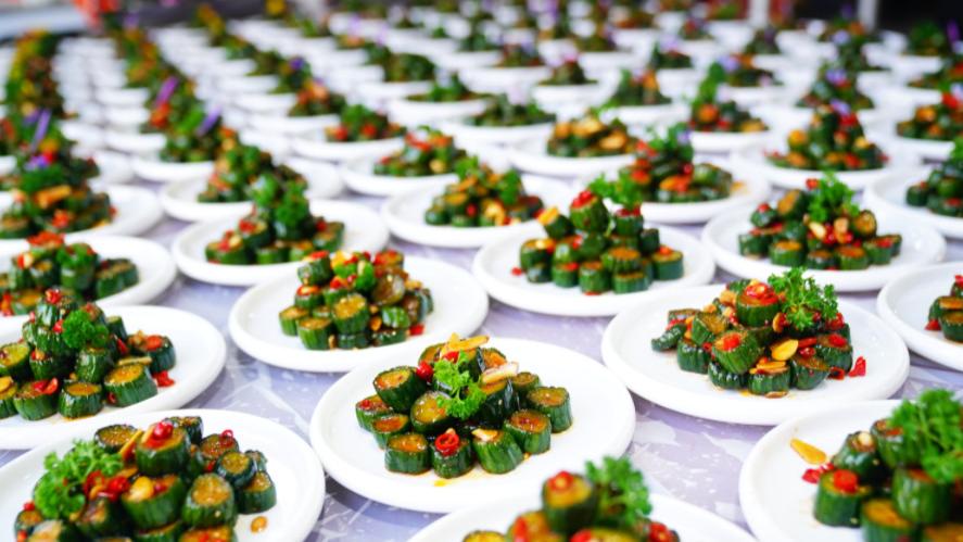 承办酒席一条龙选专业团队，章叔叔城市精英团队一站式服务省心更有面