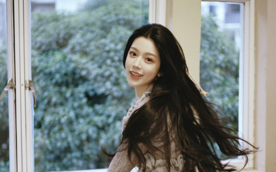 我送了一整套海蓝之谜给女朋友。结果当天就被她挂到了闲鱼。 文字还写着：舔狗送的我嫌弃，但东西是好的