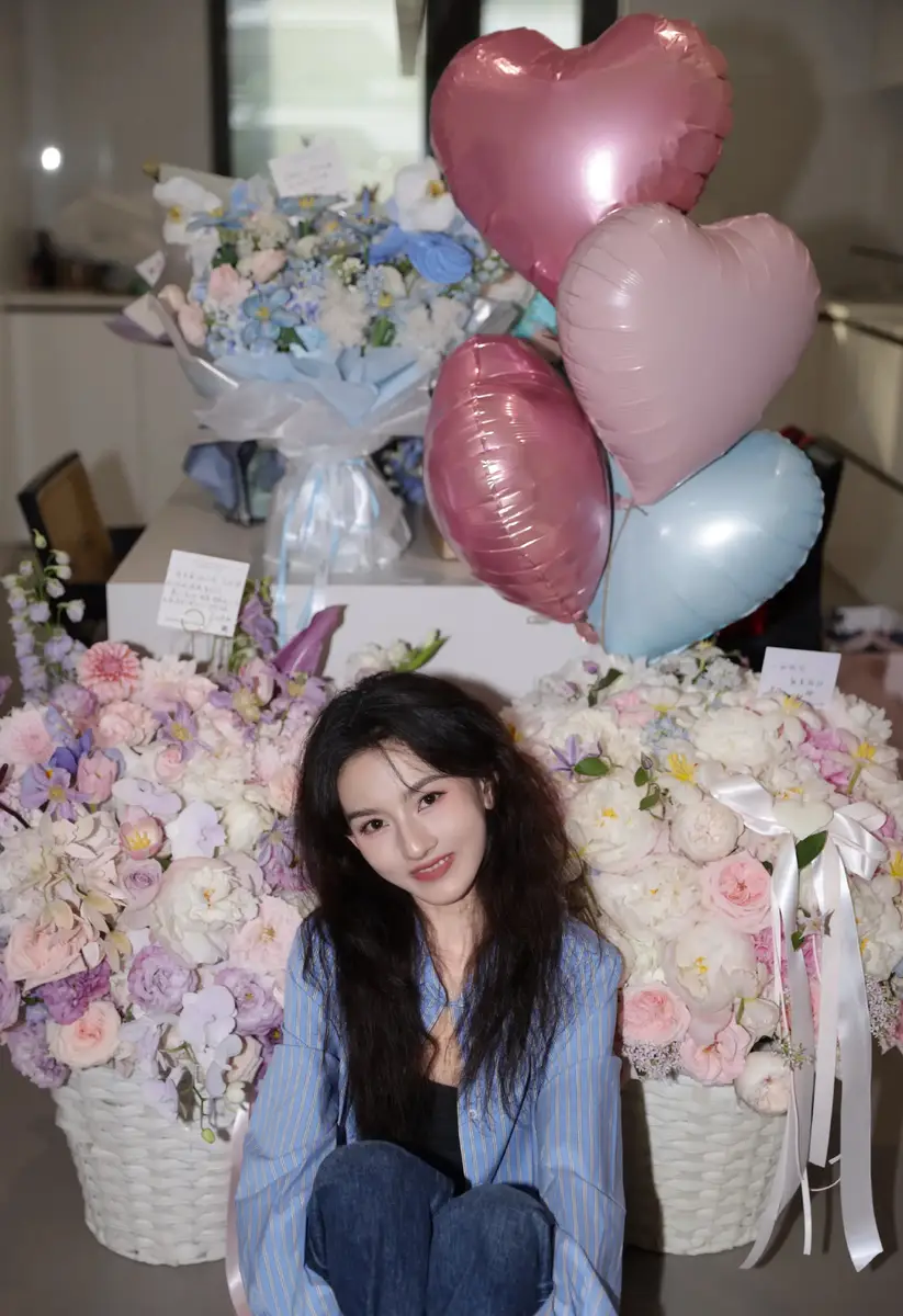 宋祖儿晒庆生美照：28岁，你一定会遇见更多美好