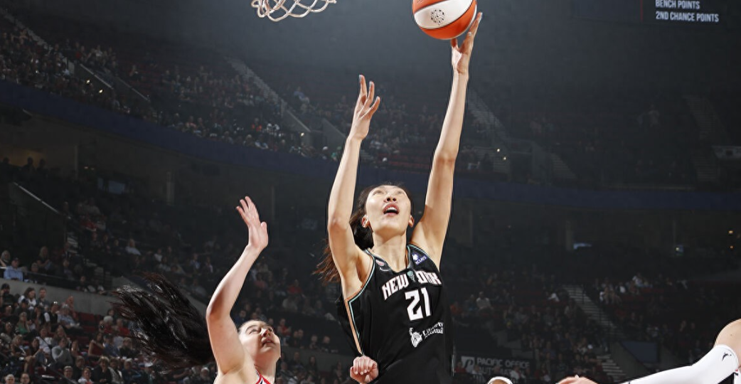 5月13日，WNBA常规赛，纽约自由人客场96-98不敌波特兰火焰。此役自由人队