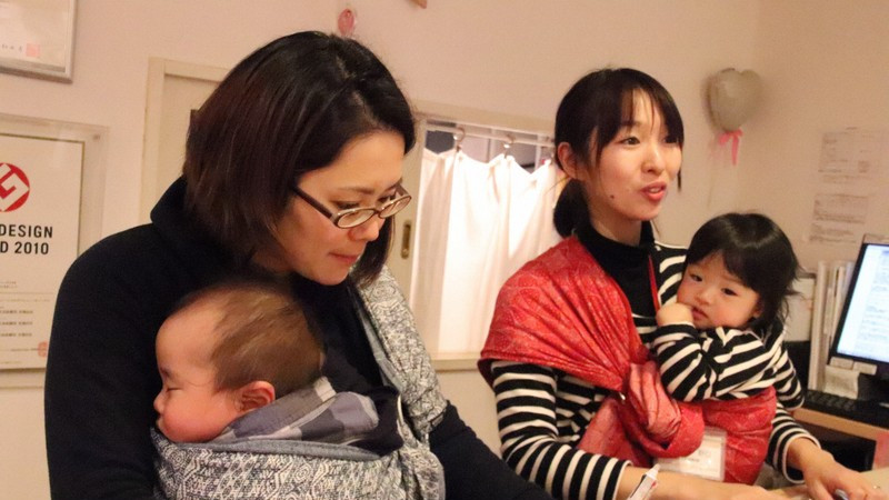 一边读书一边当妈，日本越来越多大学支持学生“生孩子”