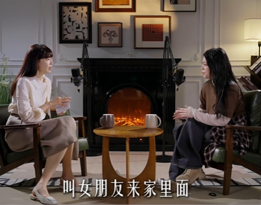 近日，李嘉格在访谈中分享见男友父母的情景，男友很正式地带她去家里，男友妈妈还准备