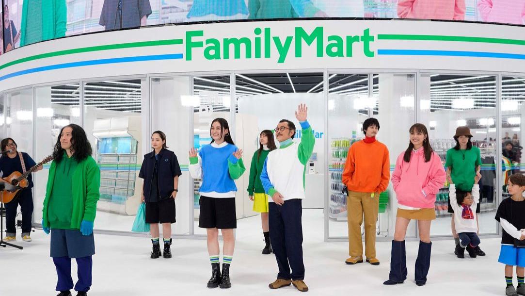 日本便利店不只卖便当！服装年销200亿，把袜子做成了国民伴手礼