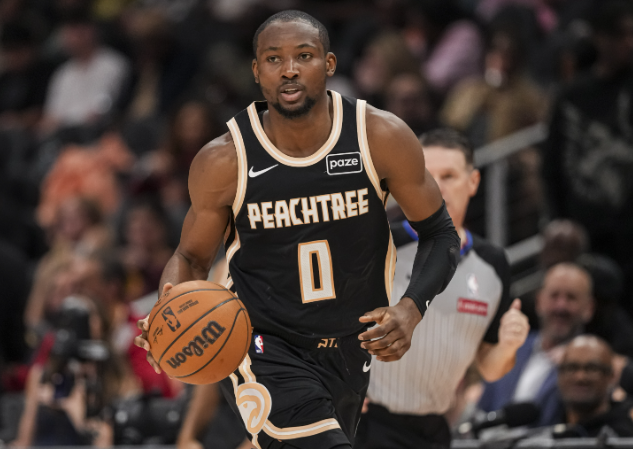 苦命家这几个传球不错

一个给奥孔古完全空位三分没进，一个给jj的半空位三分打停