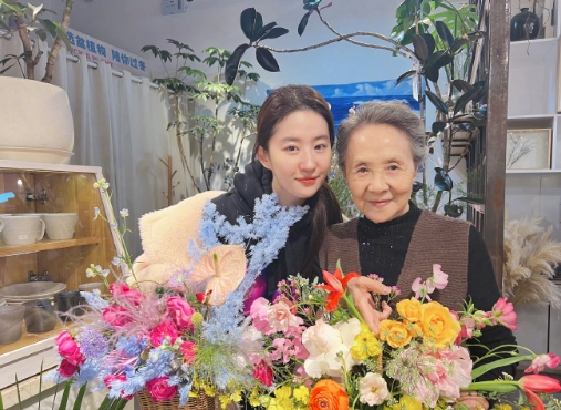 才发现…… 原来刘亦菲早就暗示了