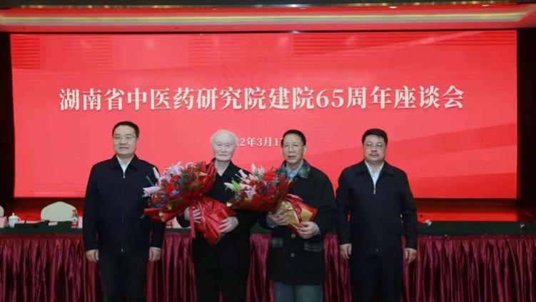 何时希、关幼波们：十大国宝级中医世家如何用850年智慧“碾压”疑难杂症？