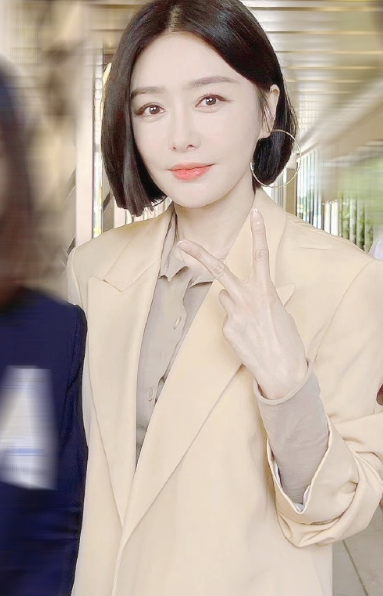 信仰指引我向前跑，你的光芒点亮我青春