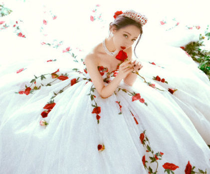 青春的定义是朝阳日落，是少年走向阳光脚印