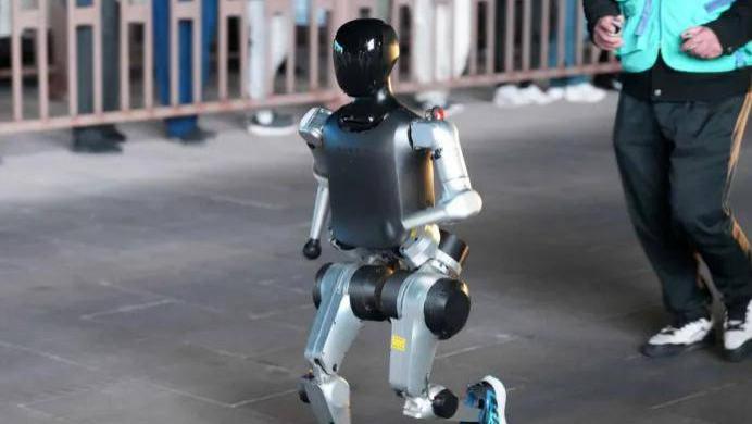 一场马拉松跑出60亿估值！2026人形半马倒计时，谁能C位出道