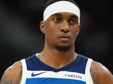 对于森林狼和尼克斯，若他们真想得到字母哥，毫无疑问交易拖到夏天对他们更有利。关于