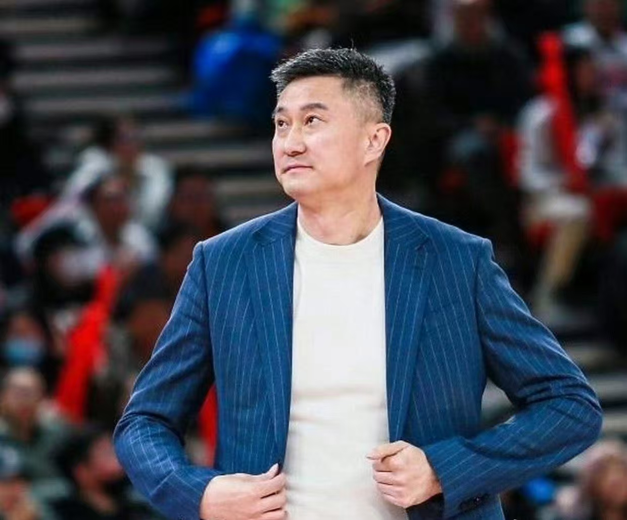 广东领先18分被翻盘，杜锋迷之用人酿败局，末节老寒腿组合难评