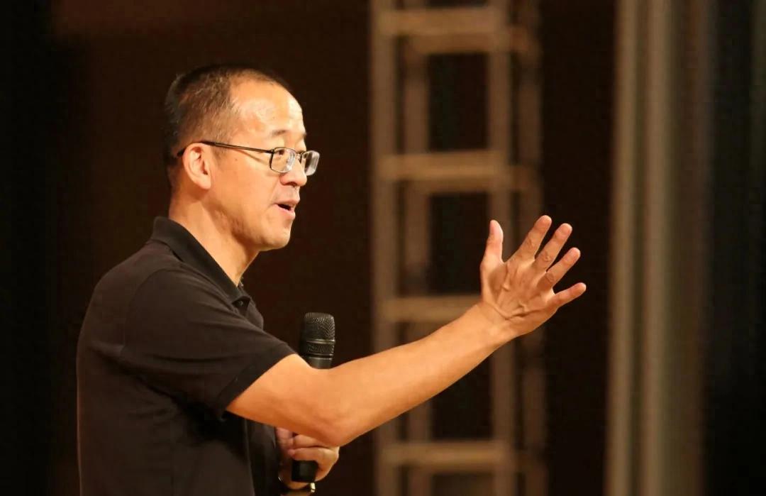 董宇辉搞不定的，俞敏洪想试试