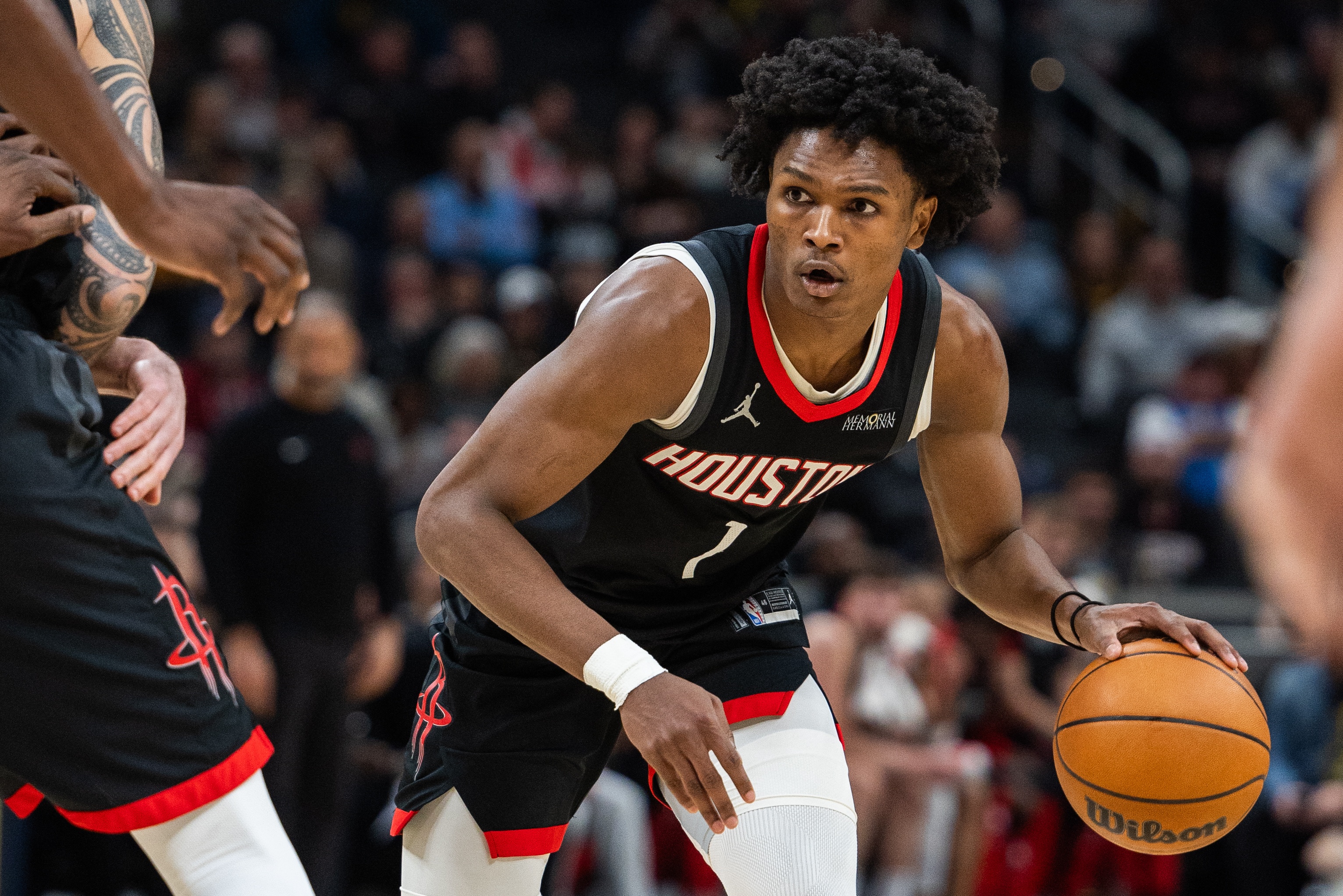 火箭队运气实在不好。小史密斯受伤还没有复出，火箭队的另一位重要球员阿门汤普森又受