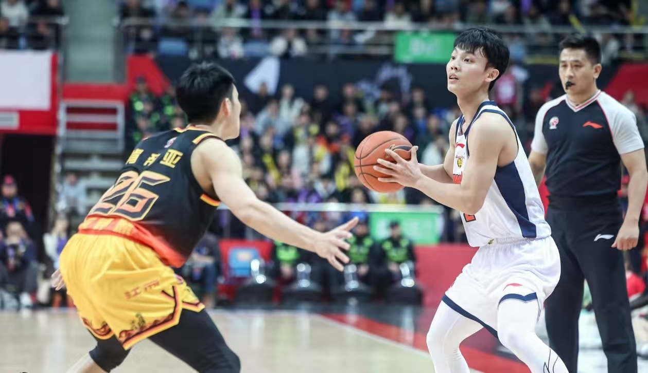 杜锋不满球队防守，直言球队缺乏能量，杜锋用人调整同样难辞其咎