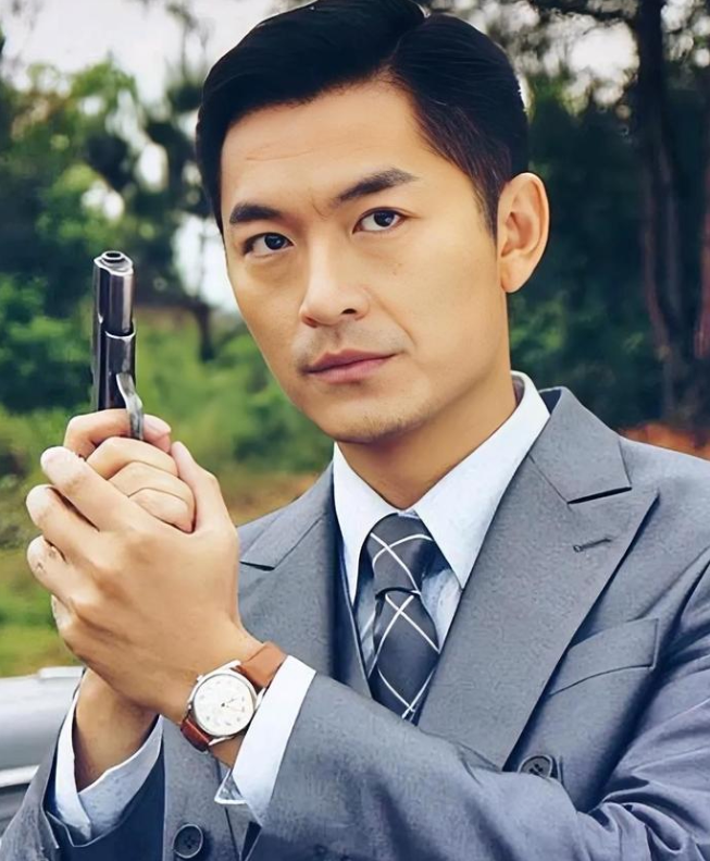 大家还记得这位男演员吗
上戏95级表演系，曾走出过陆毅、薛佳凝、田海蓉，但那一届