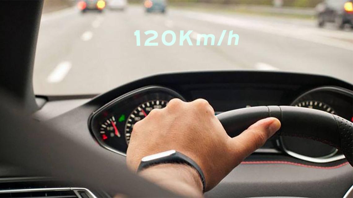 时速120，还能单手开车，真的是高手吗？
