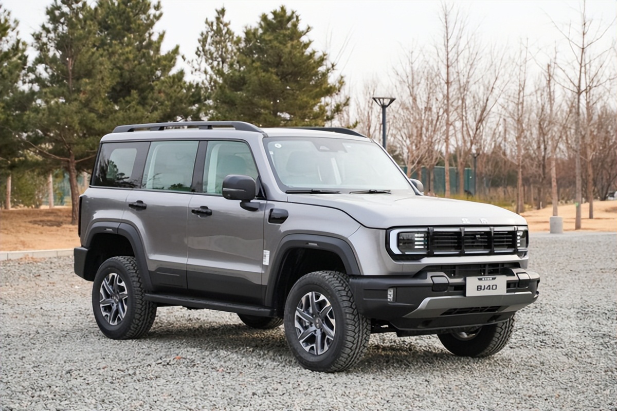 谁说带娃不敢玩越野？这台BJ40燃油让全家轻松尝到甜头