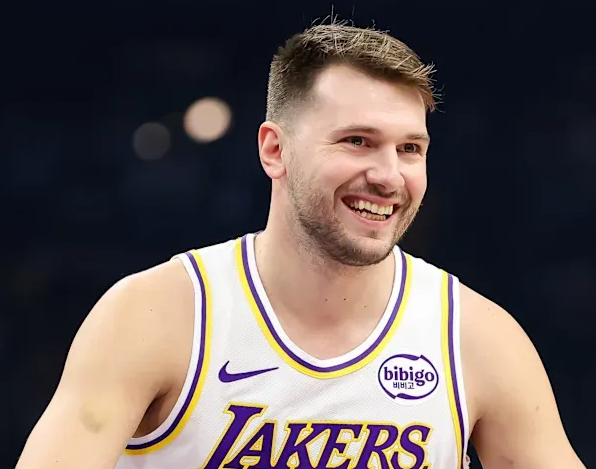 据ESPN湖人记者Dave McMenamin报道，卢卡-东契奇将于8月在斯洛文