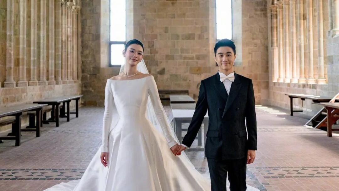 奚梦瑶何猷君婚礼，100克拉钻石排面拉满