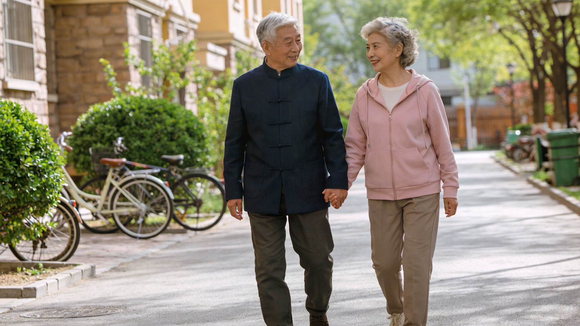 小区里那些不合群的老人，才是真正的人间清醒