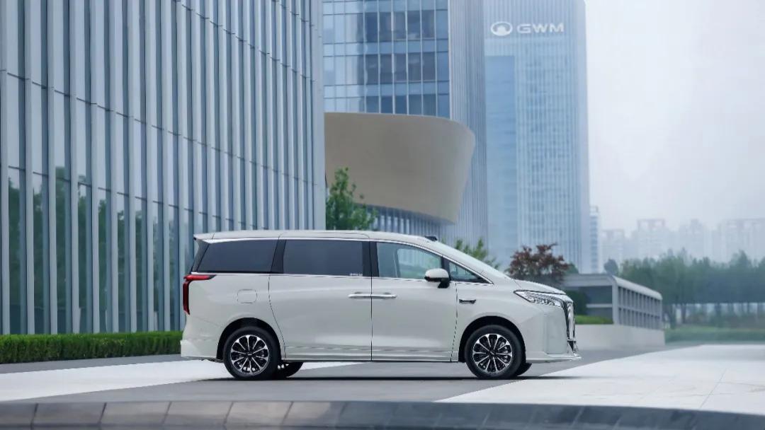 27.08万解锁"家庭出行新物种"，魏牌高山 7 SUV 版正式上市