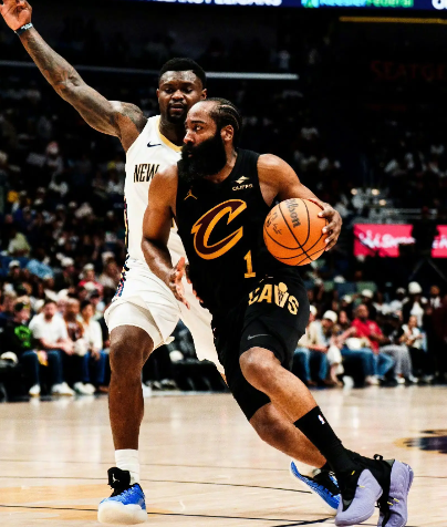 骑士轰下了首轮G1所有场次最高得分，充分体现角色球员射手群在季后赛的重要性。当家