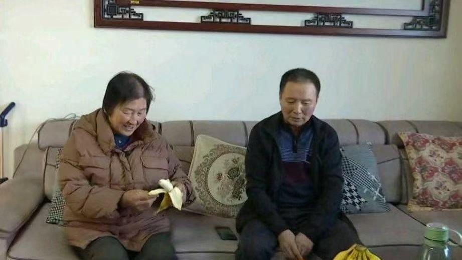 大爷要啥没啥净想好事，找年轻漂亮的老伴，每个月两人花1000块钱