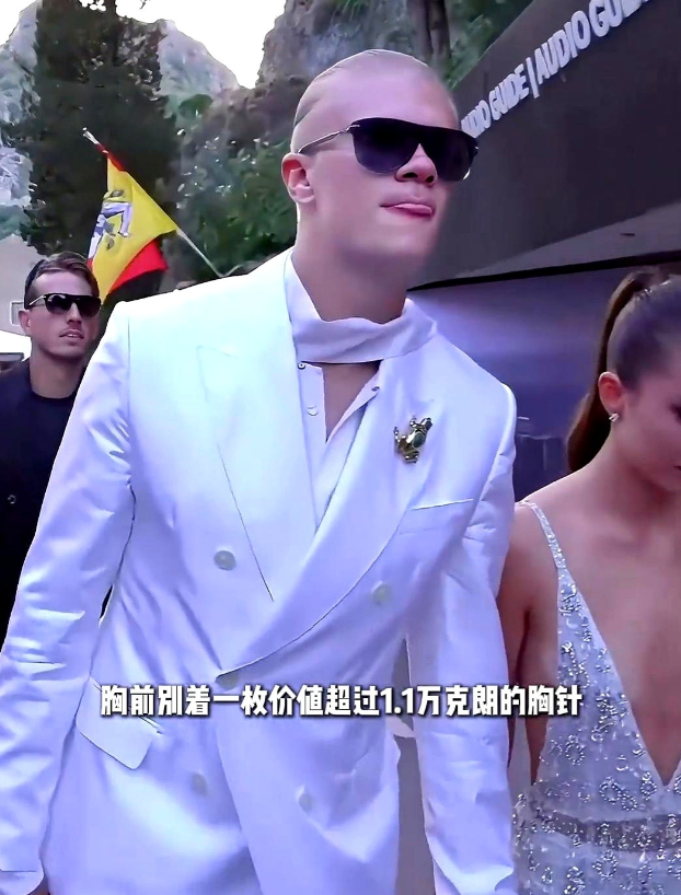 哈兰德与女友伊莎贝尔
 两人是不折不扣的青梅竹马，年少时期在挪威布莱讷小镇相识，