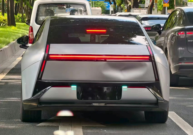 看到这个屁股
莫名其妙笑出声...怎么不算一种传承呢？哈哈哈哈哈，所以说屁股太翘