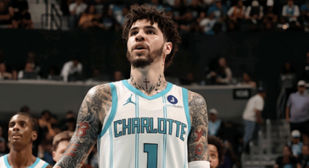 三球绝杀，黄蜂战胜热火晋级附加赛第二轮。NBA附加赛，黄蜂主场迎战热火，这场比赛