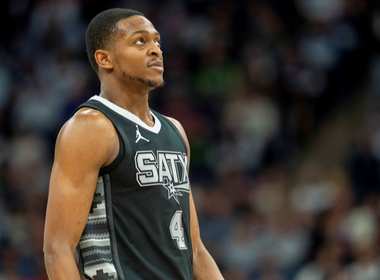 福克斯用库里赞美文班的原因
福克斯第一次季后赛是2022-23赛季，那次是国王时