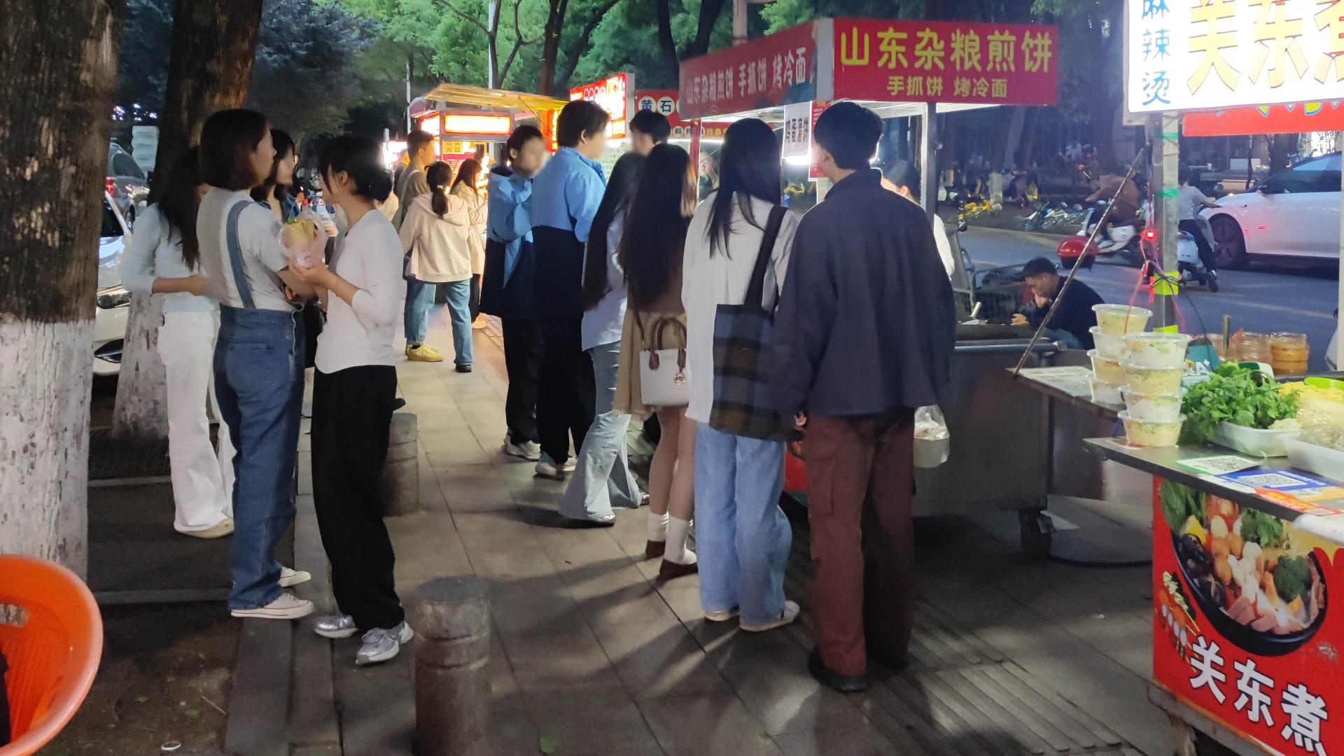 中年失业负债，我带娃在武汉摆地摊之53：骗大学生摆摊天打雷劈！