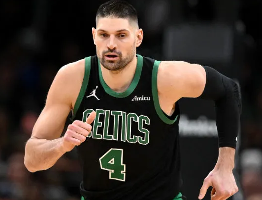 NBA季后赛后，凯尔特人主教练乔-马祖拉在接受采访时谈到了本场比赛尼古拉-武切维