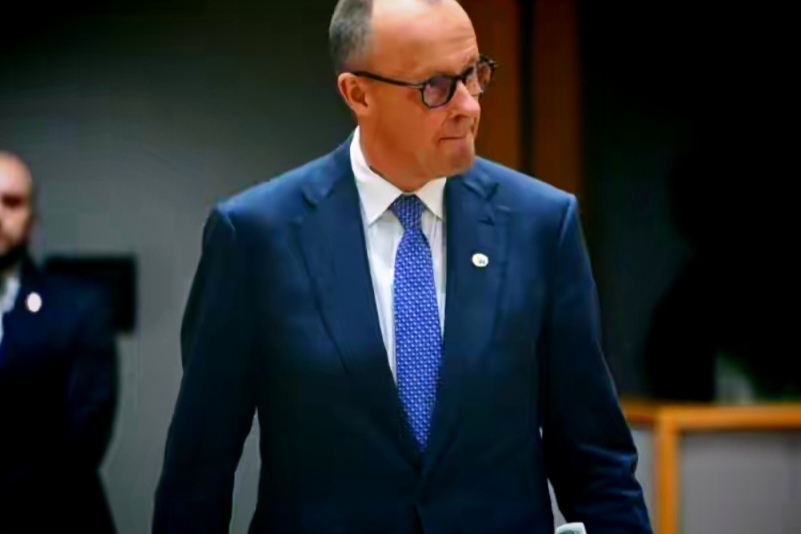 默茨跟特朗普通话，聊了中东和乌克兰这点事

德国总理默茨跟美国总统特朗普这回总算