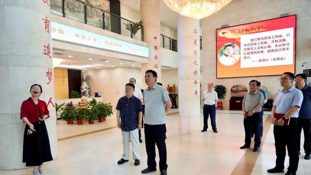 济南市槐荫区委副书记、代区长曲京鹏一行莅临世纪金榜指导工作